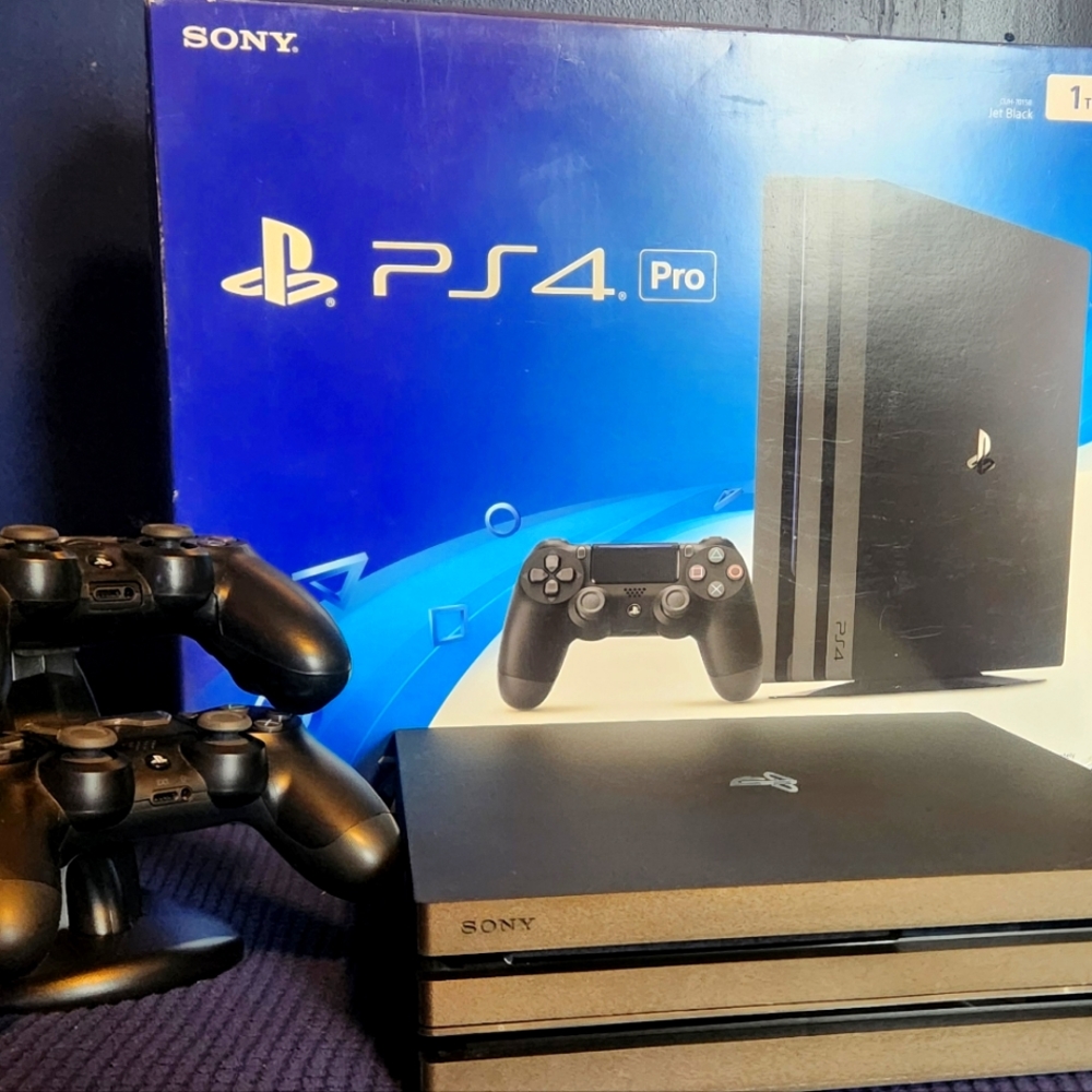 PS 4 - Picture 1 of 10